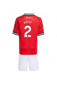 Manchester United Diogo Dalot #2 Babytruitje Thuis tenue Kind 2025-26 Korte Mouw (+ Korte broeken)